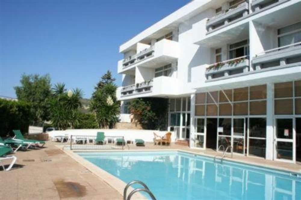 Martha's Apartahotel